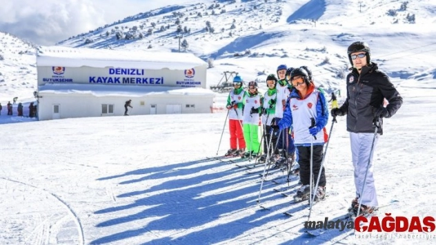 Denizli Büyükşehir Belediyesi'nden ücretsiz kayak kursu