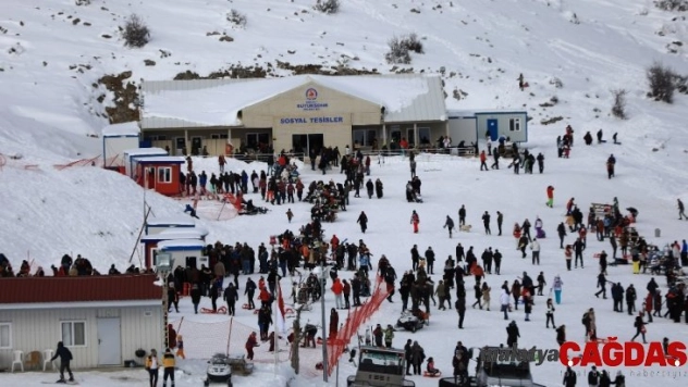 Denizli Kayak Merkezi en yoğun hafta sonlarından birini yaşadı