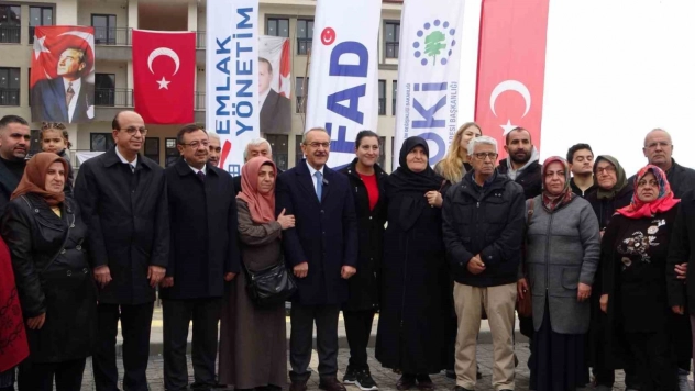 Deprem konutlarının anahtar teslimi sürüyor