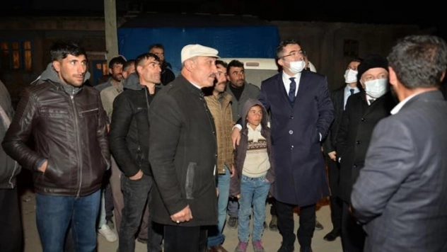 Depremden etkilenen mahallelerde hasar tespit çalışmaları devam ediyor