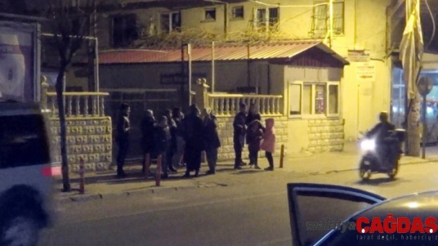Depremi hisseden vatandaşlar kendilerini sokağa attı