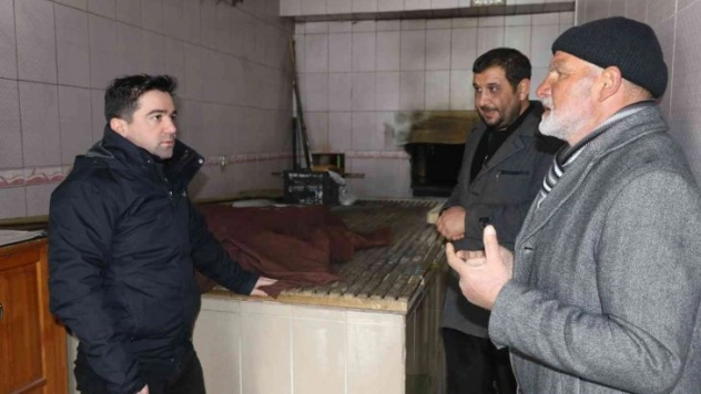 Depremin merkez üssü Sivrice'de kaymakamlık, esnafı yalnız bırakmıyor