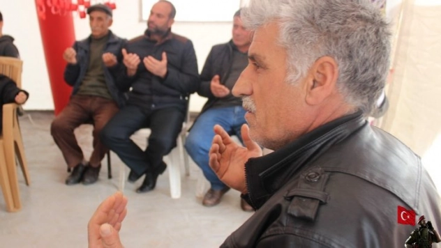 Depremzedeler çadırda Mehmetçiğe dua etti