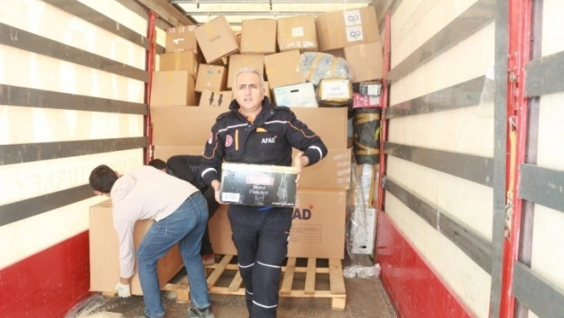 Depremzedeler için bir tır dolusu yardım geldi