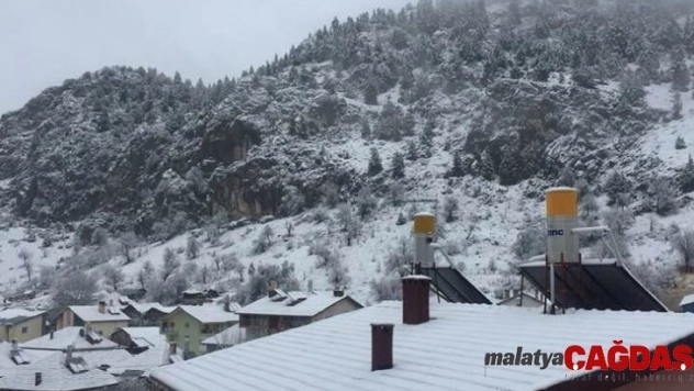 Derebucak'ta kar yağışı