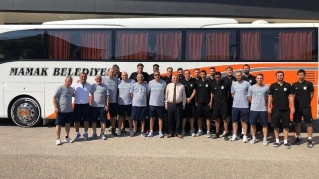 Dev adamlar kampa girdi