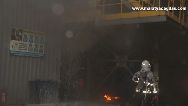 Dev tesiste korkutan yangın