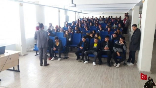 Dicle'de 'dinimizde güzel ahlak' konferansı