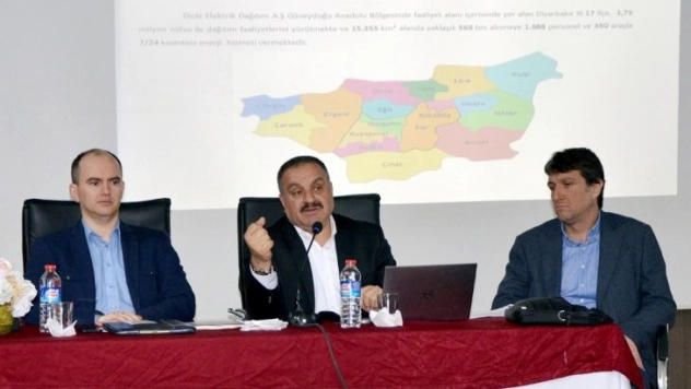 Dicle Elektrik yöneticileri Kocaköylü muhtarlarla buluştu