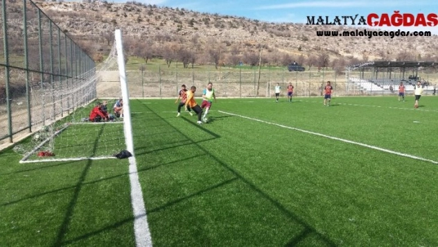 Dicle Gençlikspor oyuncuları, kaymakam ve emniyet personeli ile karşılaştı