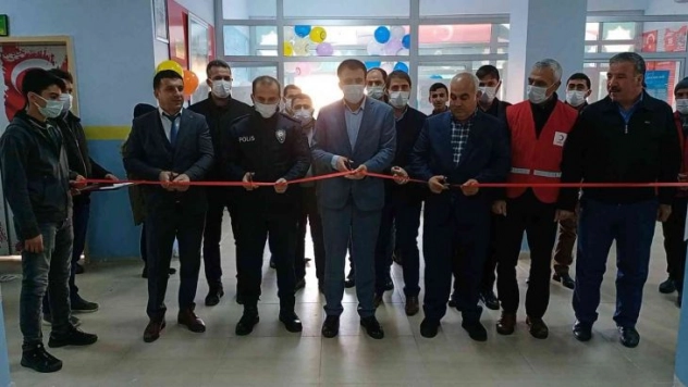 Dicleli öğrenciler projelerini TÜBİTAK fuarında sergiledi