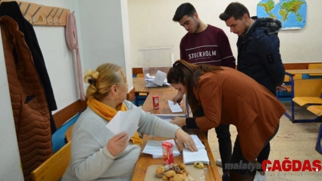 Didim AK Parti delegelerini belirlemek için sandığa gitti