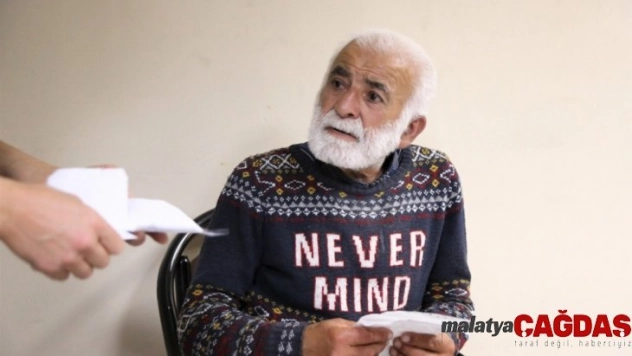 Dilencinin üzerinden çıkan para dudak uçuklattı