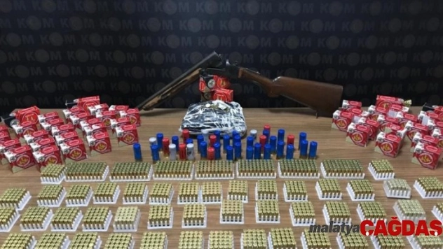 Silahlar ve uyuşturucu ele geçirildi