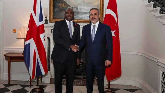 Dışişleri Bakanı Fidan, İngiltere Dışişleri Bakanı Lammy ile görüştü