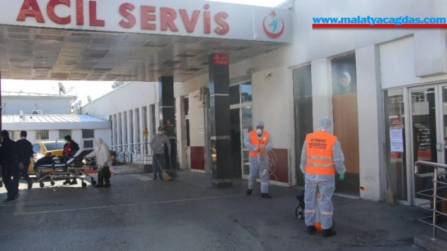 Dışkapı Yıldırım Beyazıt Eğitim ve Araştırma Hastanesi'nde dezenfeksiyon işlemi