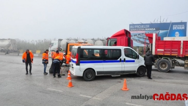 Diyaliz hastalarını taşıyan araç ile ticari araç çarpıştı: 8 yaralı