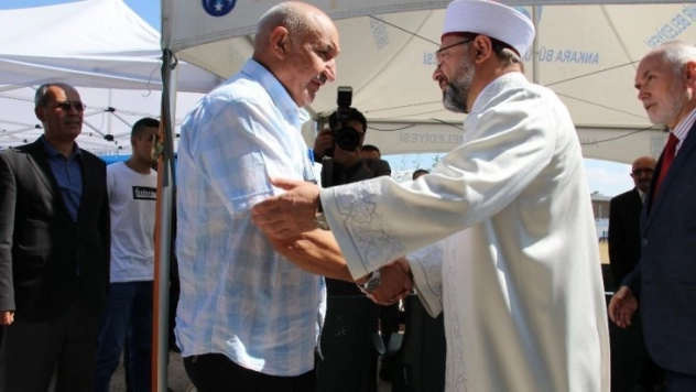 Diyanet İşleri Başkanı Erbaş'tan şehit evine ziyaret