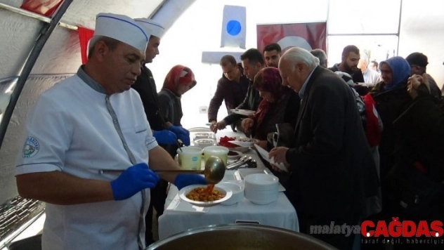 Diyarbakır Anneleri'ne mantı ikramı
