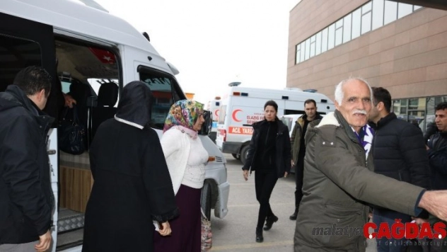 Diyarbakır annelerinden Elazığ'da depremzedelere ziyaret