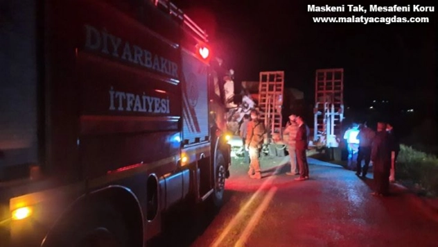 Diyarbakır-Bingöl karayolunda iki tır kafa kafaya çarpıştı: 3 yaralı