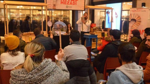 Diyarbakır Büyükşehir Belediyesi'nden kitap mezadı