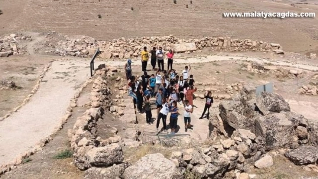 Diyarbakır'da 'Telafide Ben de Varım' etkinliği kapsamında Zerzevan Kalesi'ne gezi düzenlendi