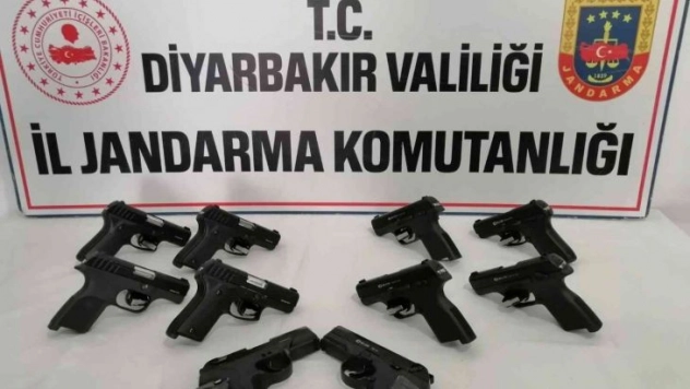Diyarbakır'da 10 adet ruhsatsız tabanca ele geçirildi