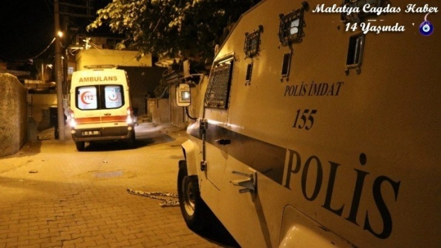 100'den fazla kurşunun sıkıldığı silahlı kavgada 1'i ağır 2 kişi yaralandı