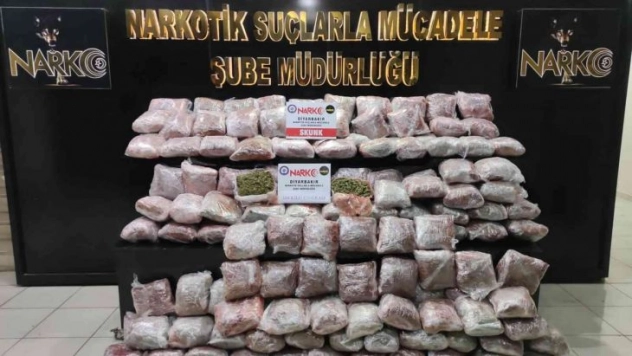 Diyarbakır'da 104 kilo 'skunk' ele geçirildi