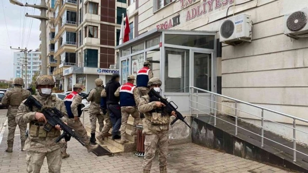 Diyarbakır'da 12 ayrı dosyası, 49 yıl kesinleşmiş cezası olan şüpheli yakalandı