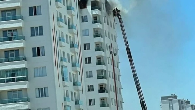 Diyarbakır'da 13 katlı binada yangın