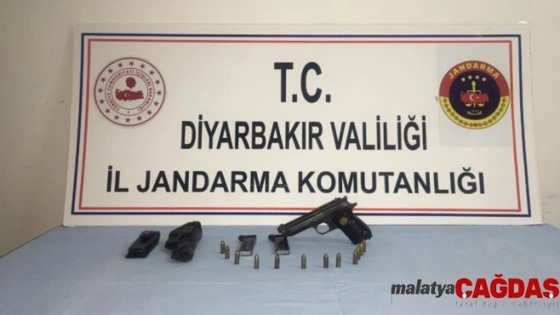 Diyarbakır'da 20 yıl hapis cezası bulunan cezaevi firarisi yakalandı