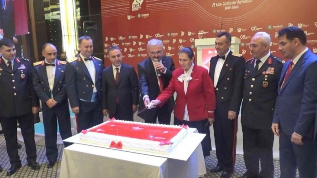 Diyarbakır'da 29 Ekim Cumhuriyet Bayramı kabul töreni