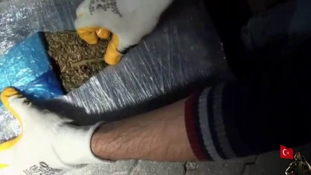 Diyarbakır'da 358 kilo esrar ele geçirildi