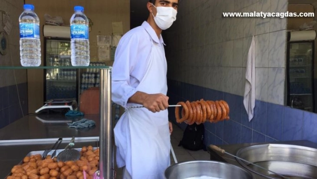 Diyarbakır'da 38 yıllık baba mesleğini 6 yıldır severek yapıyor