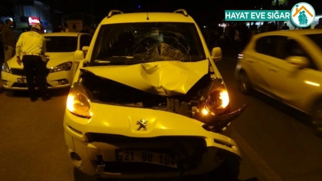 Diyarbakır'da aracın çarptığı kadın ağır yaralandı, sürücü şoka girdi