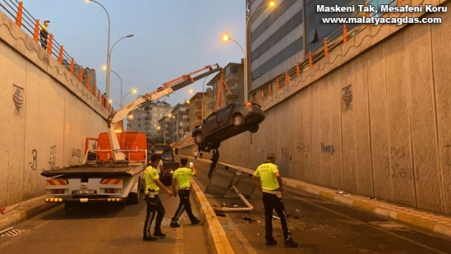 Diyarbakır'da aynı dakikada iki araç takla attı: 8 yaralı