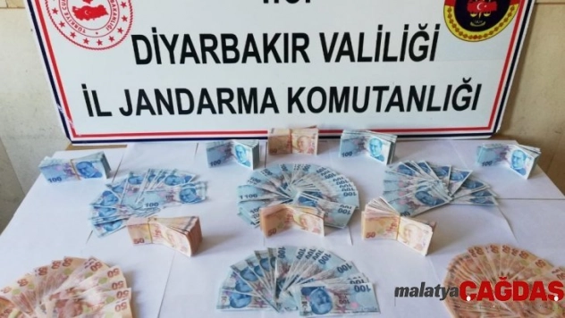 Diyarbakır'da bir kişi, üzerinde sahte 50 bin 550 lira ile yakalandı