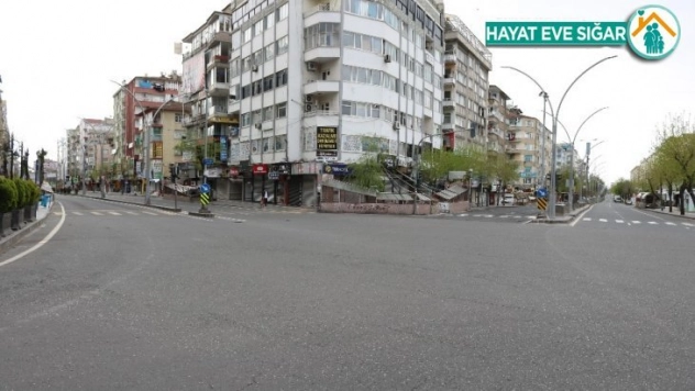 Diyarbakır'da cadde ve sokaklar sessizliğe büründü