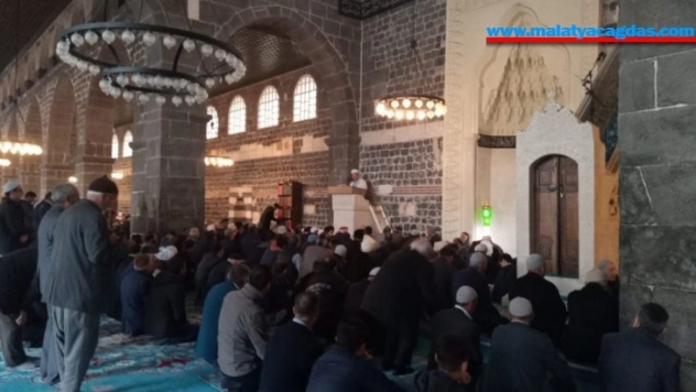 Diyarbakır'da cuma namazında cemaate korona virüsü uyarısı