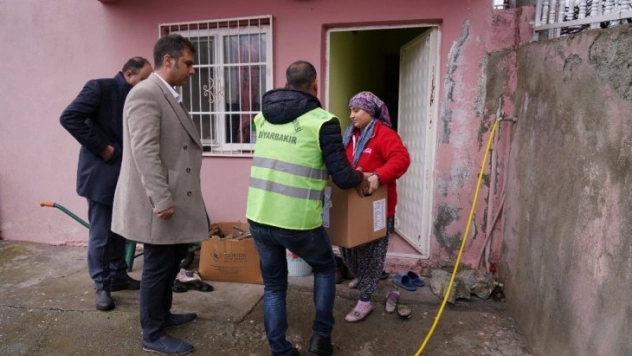 Depremden etkilenen vatandaşlara gıda yardımı