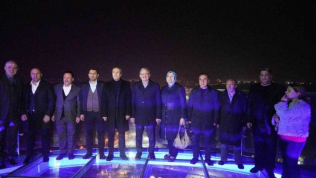 Diyarbakır'da Dicle Nehri kıyısında 'Cam Teras' açıldı