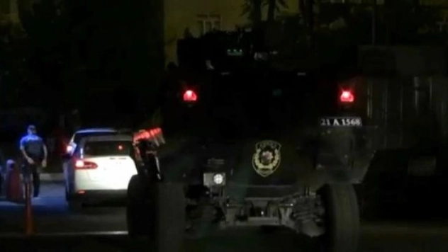 Diyarbakır'da eylem hazırlığındaki 2 PKK'lı terörist mühimmatlarla yakalandı