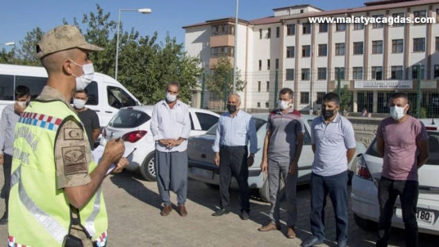 Diyarbakır'da jandarma ekipleri tarafından okul çevresi denetlendi