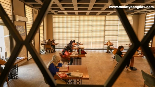 Diyarbakır'da kitap kahvelere yoğun ilgi