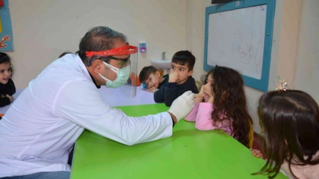 Diyarbakır'da miniklere diş sağlığı eğitimi