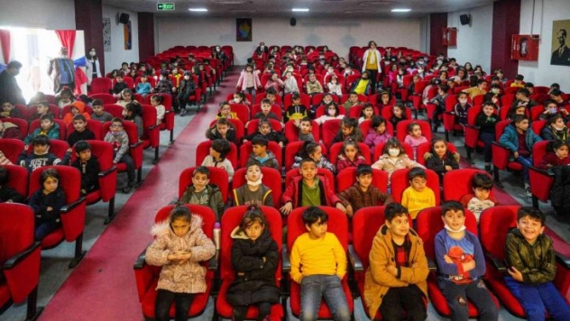 Diyarbakır'da öğrencilere çevre temizliği eğitimi