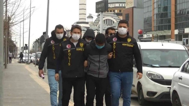 Diyarbakır'da PTT şubesini soyan 2 zanlı adliyeye sevk edildi