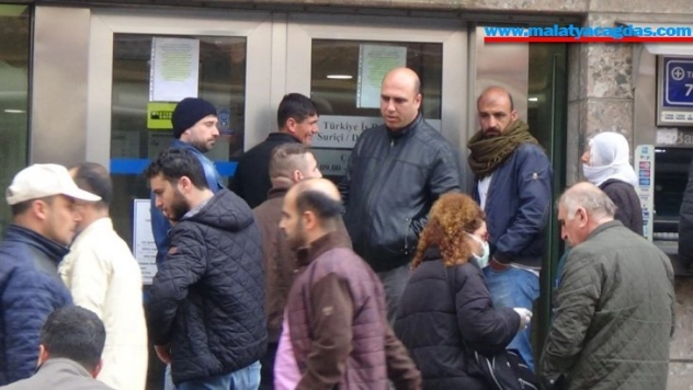 Diyarbakır'da vatandaşlar korona virüs tedbirlerine uymayarak sokaklara akın etti